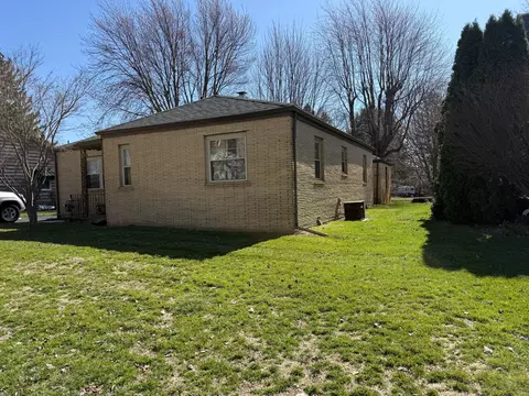 6 Whitaker Dr, London, OH 43140