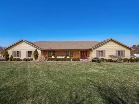 5023 Dresden Ct, Zanesville, OH 43701