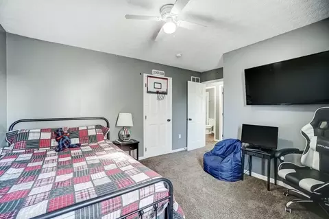 Bedroom - 230 Sycamore Dr, Circleville, OH 43113 photo 5 of 9