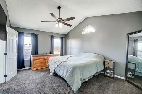 Bedroom - 230 Sycamore Dr, Circleville, OH 43113 photo 2 of 9