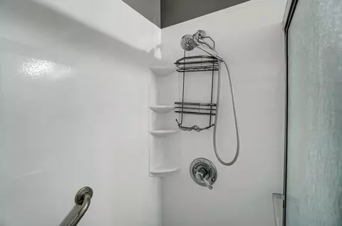 Bath - 230 Sycamore Dr, Circleville, OH 43113 photo 6 of 6