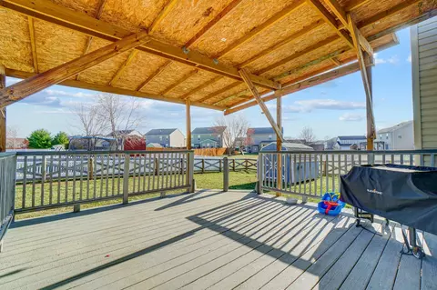 Exterior - 230 Sycamore Dr, Circleville, OH 43113 photo 6 of 8