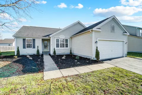 Exterior - 230 Sycamore Dr, Circleville, OH 43113 photo 2 of 8