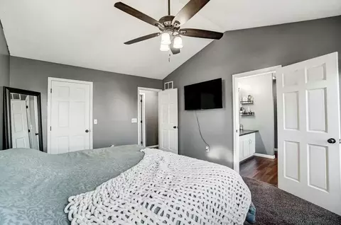 Bedroom - 230 Sycamore Dr, Circleville, OH 43113 photo 3 of 9