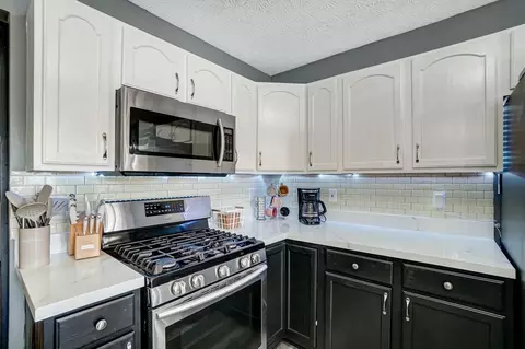 Kitchen - 230 Sycamore Dr, Circleville, OH 43113 photo 4 of 6