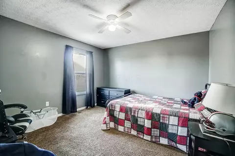 Bedroom - 230 Sycamore Dr, Circleville, OH 43113 photo 4 of 9