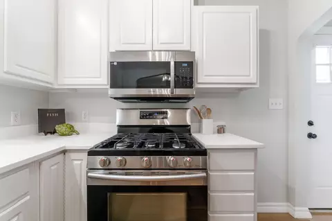 Kitchen - 581 E Moler St, Columbus, OH 43207 photo 2 of 4