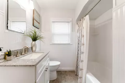 Bath - 581 E Moler St, Columbus, OH 43207 photo 1 of 3