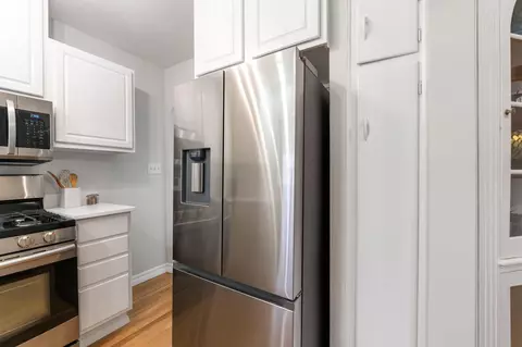 Kitchen - 581 E Moler St, Columbus, OH 43207 photo 3 of 4