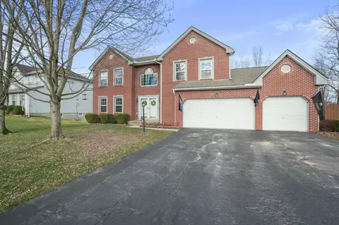 124 Long Hollow Dr, Pataskala, OH 43062