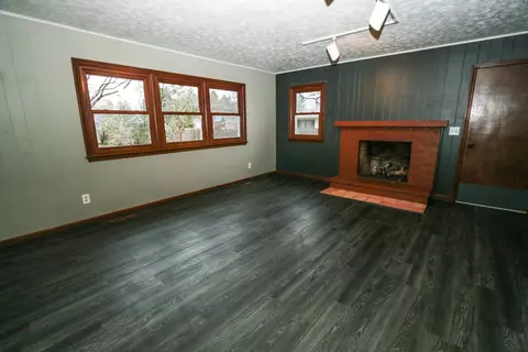 Living - 582 Hickory Pl, Circleville, OH 43113 photo 5 of 10