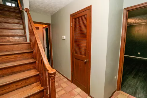 Entry Way - 582 Hickory Pl, Circleville, OH 43113 photo 4 of 5