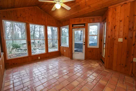 Exterior - 582 Hickory Pl, Circleville, OH 43113 photo 5 of 24