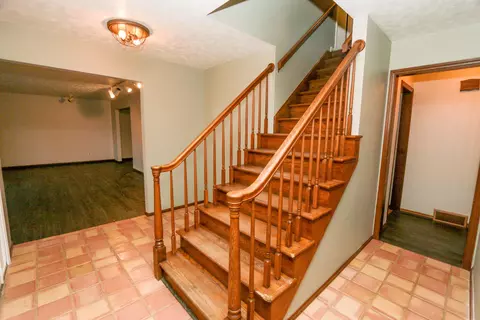 Entry Way - 582 Hickory Pl, Circleville, OH 43113 photo 2 of 5