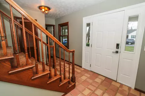 Entry Way - 582 Hickory Pl, Circleville, OH 43113 photo 1 of 5