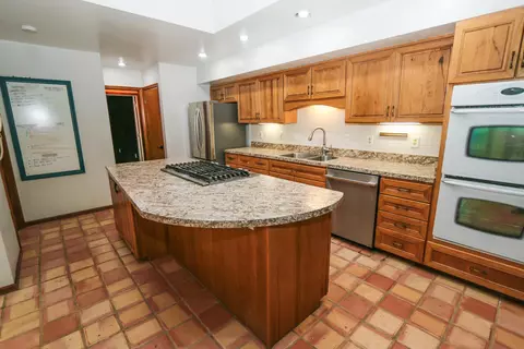 Kitchen - 582 Hickory Pl, Circleville, OH 43113 photo 2 of 8