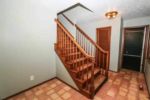 Entry Way - 582 Hickory Pl, Circleville, OH 43113 photo 3 of 5