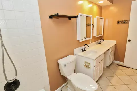 Bath - 582 Hickory Pl, Circleville, OH 43113 photo 5 of 5