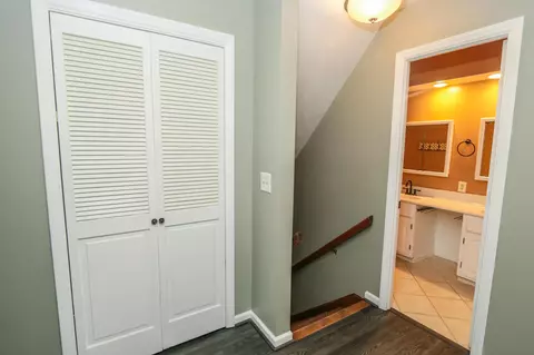 Entry Way - 582 Hickory Pl, Circleville, OH 43113 photo 5 of 5