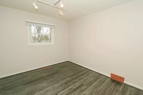 Bedroom - 582 Hickory Pl, Circleville, OH 43113 photo 5 of 7