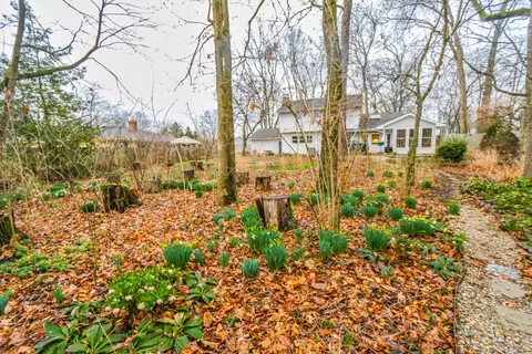 Exterior - 582 Hickory Pl, Circleville, OH 43113 photo 8 of 24