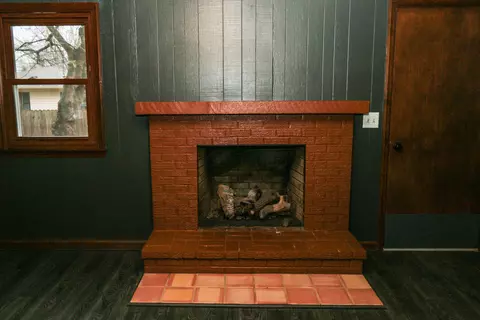 Living - 582 Hickory Pl, Circleville, OH 43113 photo 9 of 10