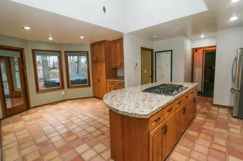 Kitchen - 582 Hickory Pl, Circleville, OH 43113 photo 8 of 8