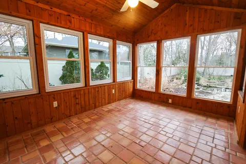 Exterior - 582 Hickory Pl, Circleville, OH 43113 photo 6 of 24