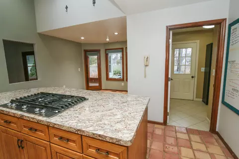 Kitchen - 582 Hickory Pl, Circleville, OH 43113 photo 6 of 8
