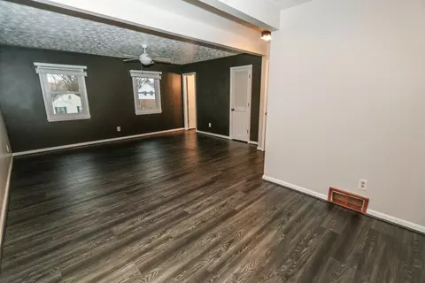 Living - 582 Hickory Pl, Circleville, OH 43113 photo 10 of 10