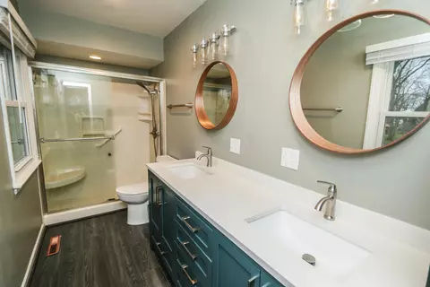 Bath - 582 Hickory Pl, Circleville, OH 43113 photo 2 of 5