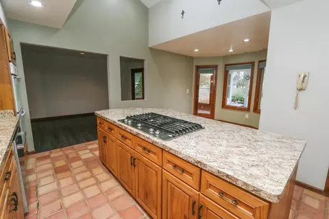Kitchen - 582 Hickory Pl, Circleville, OH 43113 photo 5 of 8