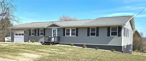 5900 Ballard Rd, Nashport, OH 43830