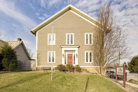 39 N Main St, Fredericktown, OH 43019
