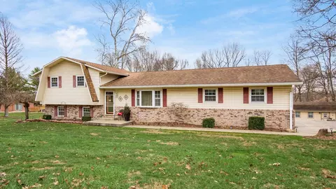 7250 Forest Ln, Nashport, OH 43830