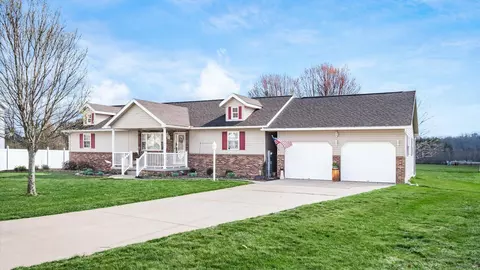 2945 Hidden Mound Dr, Zanesville, OH 43701