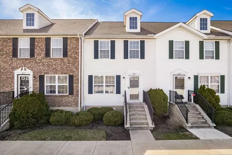 1077 Shady Lake Dr, Columbus, OH 43228
