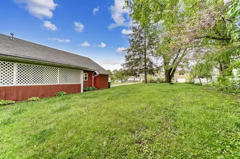 Exterior - 70 E Columbus St, Lithopolis, OH 43136 photo 10 of 12