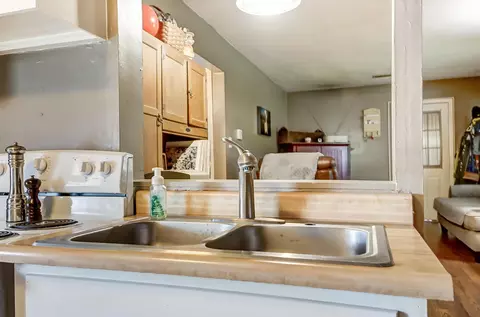 Kitchen - 70 E Columbus St, Lithopolis, OH 43136 photo 3 of 3