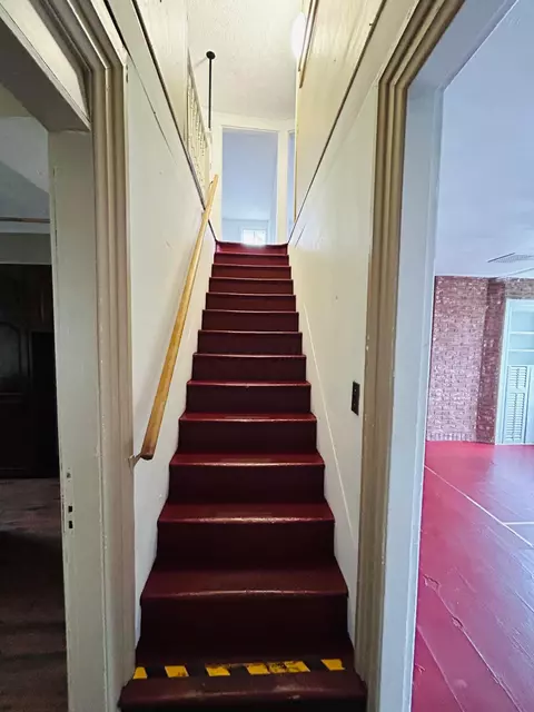 Entry Way - 70 E Columbus St, Lithopolis, OH 43136 photo 1 of 2