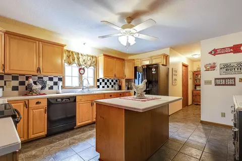 17980 Glen Rd, Gambier, OH 43022
