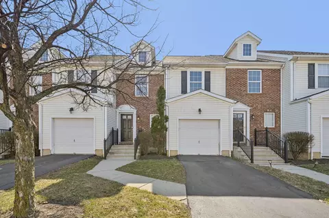 1143 Green Knoll Dr, Westerville, OH 43081