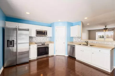 Kitchen - 5164 Twin Falls Dr, Dublin, OH 43016 photo 1 of 2