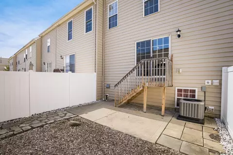 Exterior - 5164 Twin Falls Dr, Dublin, OH 43016 photo 5 of 6