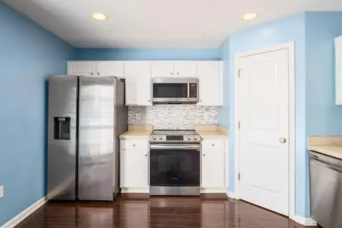Kitchen - 5164 Twin Falls Dr, Dublin, OH 43016 photo 2 of 2