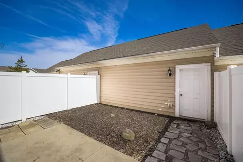 Exterior - 5164 Twin Falls Dr, Dublin, OH 43016 photo 2 of 6