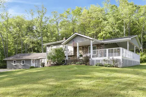 1881 Lake Rd SE, Lancaster, OH 43130