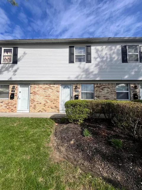 2270 Laurelwood Dr, Columbus, OH 43229
