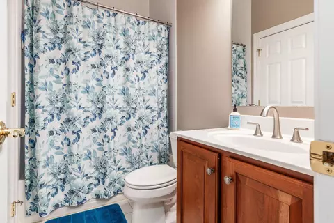 Bath - 6465 Greenstone Loop, Dublin, OH 43016 photo 5 of 9