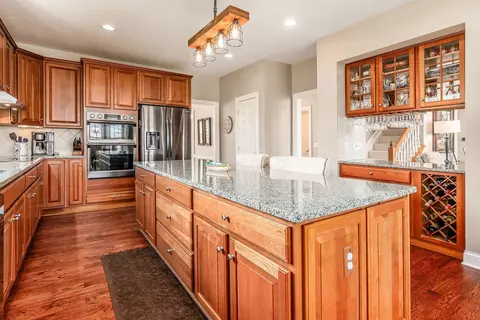 Kitchen - 6465 Greenstone Loop, Dublin, OH 43016 photo 5 of 7